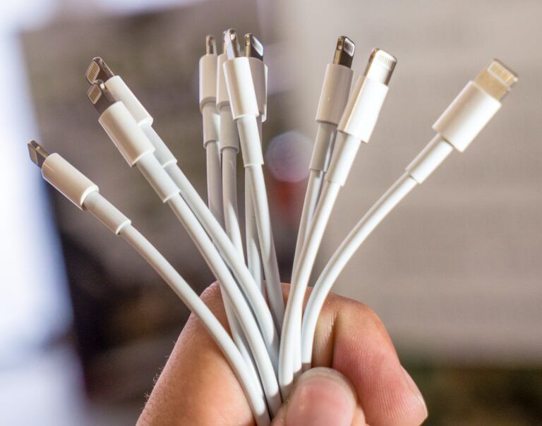 Cables to transfer photos from iphone to macbook