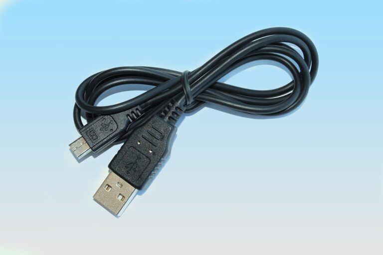 USB cable to transfer files from phone to computer